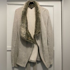 Use women cardigan very good condition!